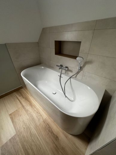 3 salles de bain installu00e9es dans une maison d'architecte pru00e8s de Vannes